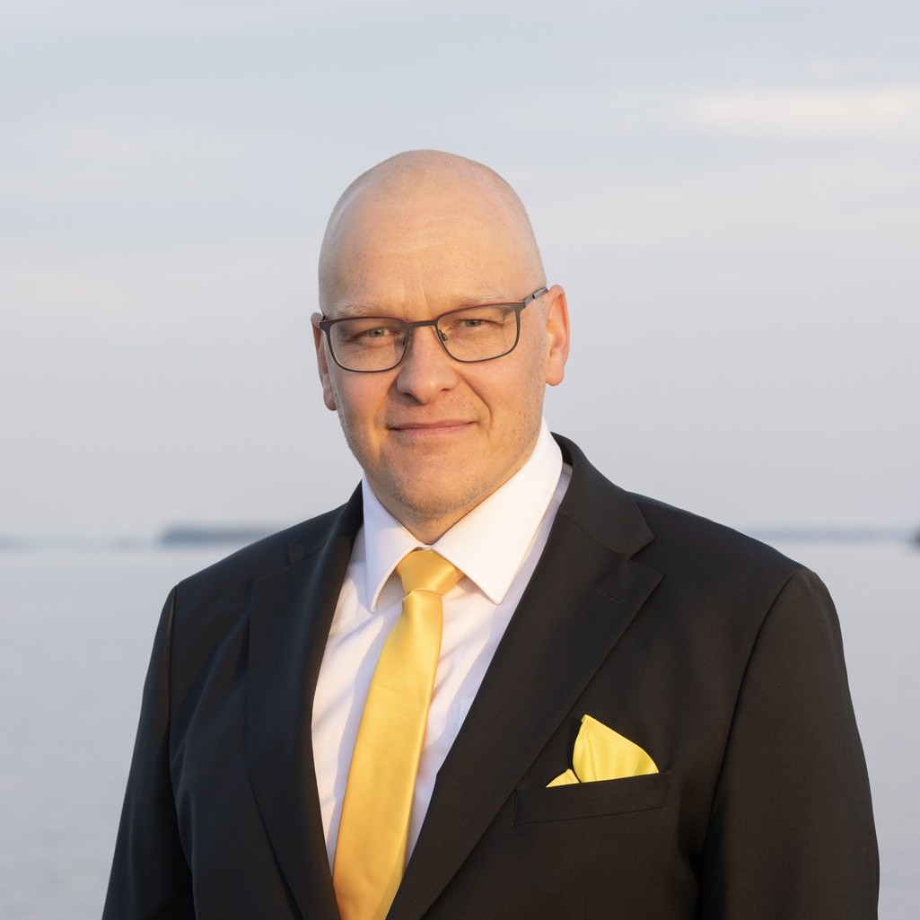 Jäitä hattuun ja vaaleja (ja toria) kohti -kirjoitus Uutis-Jousi 8.12.